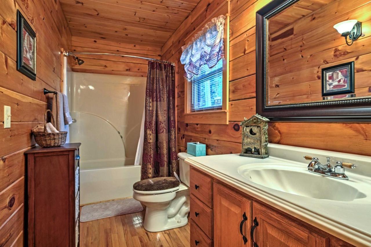 Pigeon Forge Cabin With Hot Tub, Grill And Pool Table! Sevierville Exterior foto